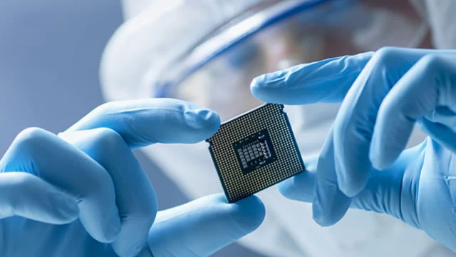 2 Stocks that can survive the chip shortage